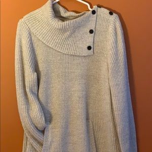 Button side neck w/ front hand pockets in front